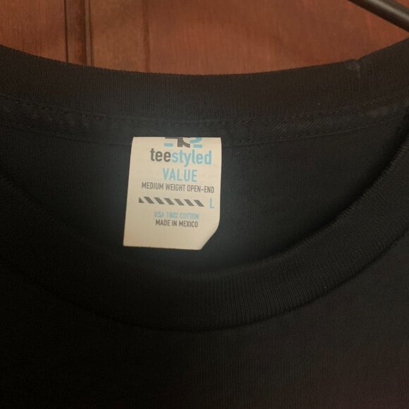 Vampira Women's Size Large Short Sleeve Graphics T Shirt - Picture 3 of 4